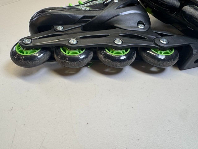 Hot Tuna Inline Skates Kids UK 1-3.5 EU 32-35 Black Green Adjustable image 7