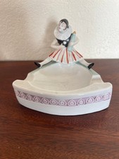 Cendrier à la femme assise, porcelaine allemande