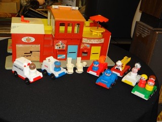 Vintage Fisher Price Little People Play Family Village #997