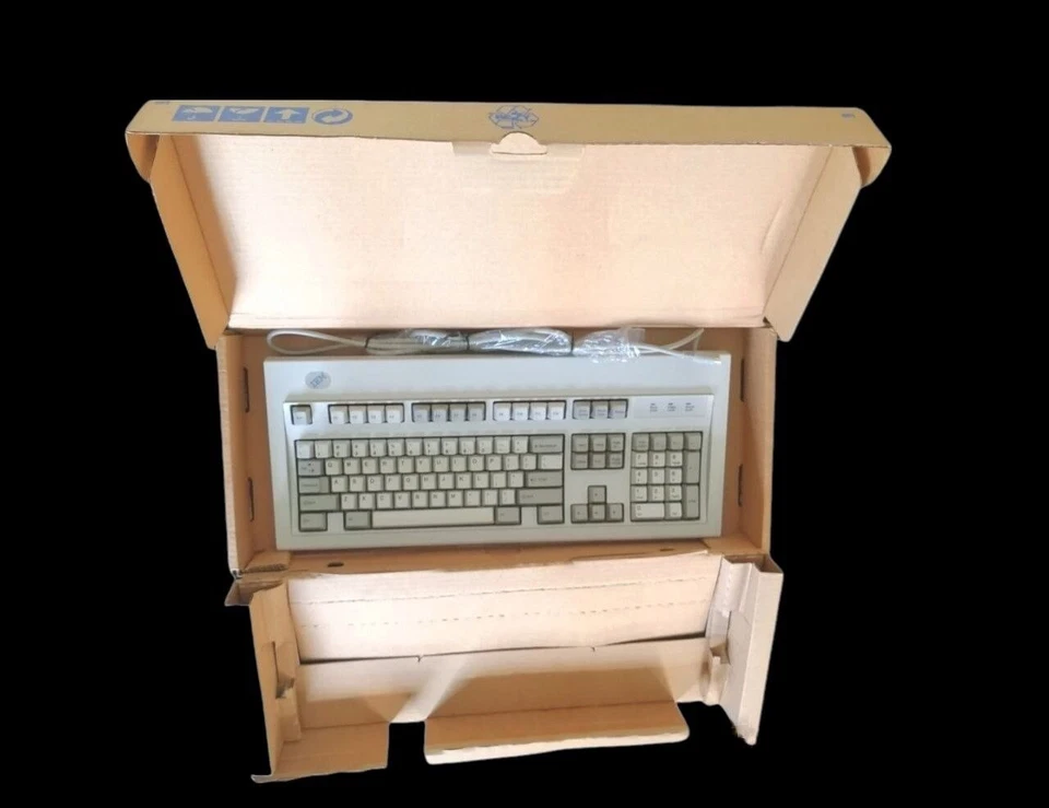 New IBM Model M Keyboard 1996/1997 Wired W/adapter, Original Box. - Image 4 of 4