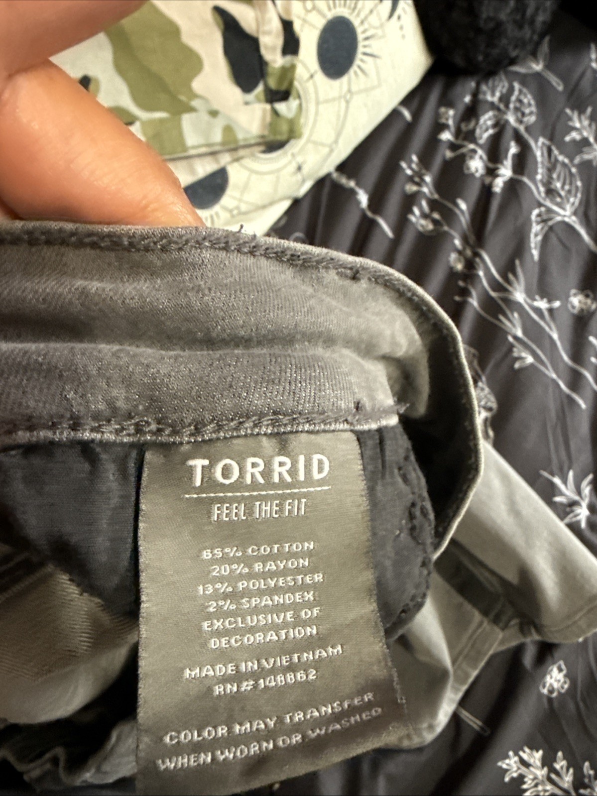 EUC Torrid Grey Pull On Drawstring Side Stripe Cr… - image 7