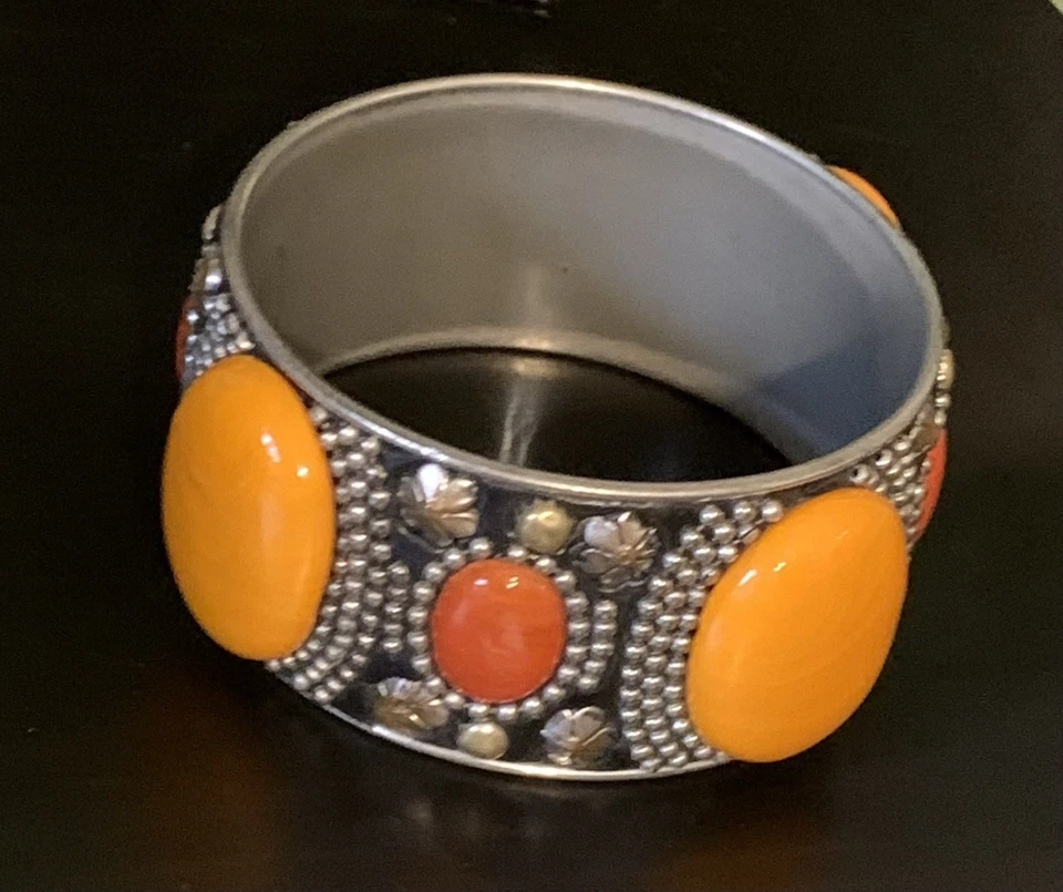 Chunky Orange Glass And Textured Silver Tone Bangle G18  - Image 4 of 4