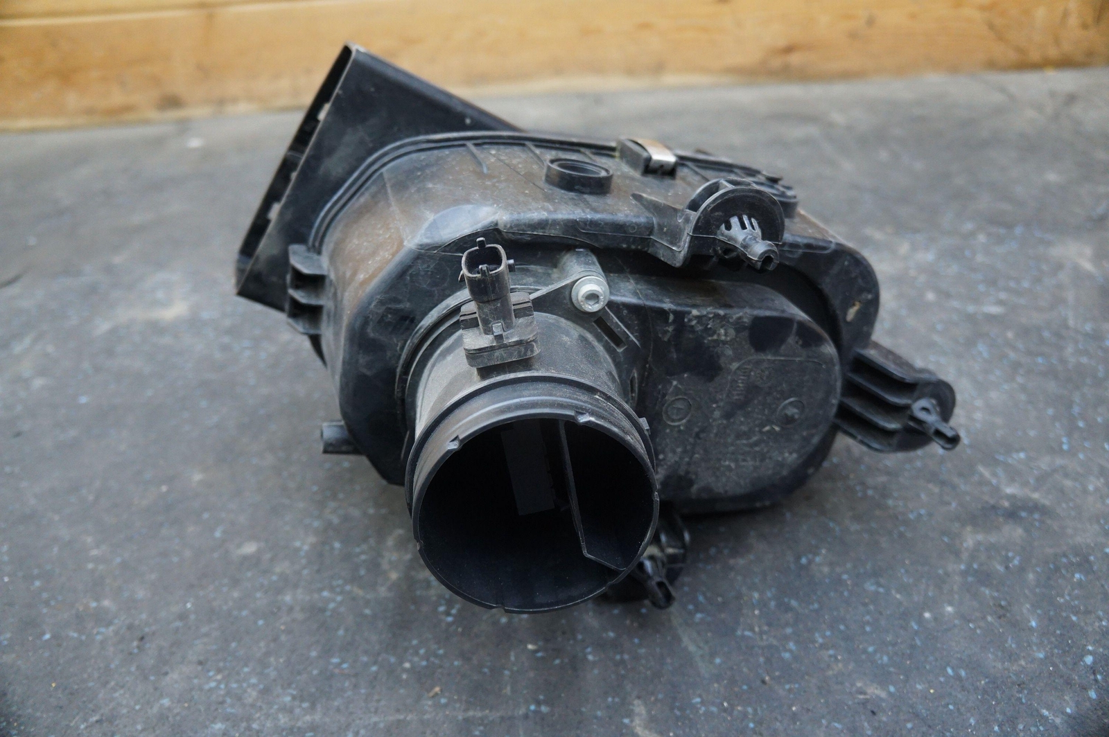 Maserati Ghibli 2014-2017 Left Air box top P/N 670005844