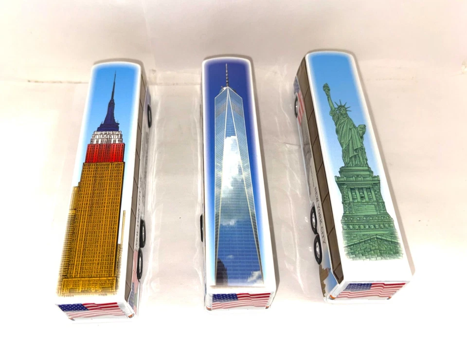 Autobús de Nueva York con Estatua de la Libertad, Edificio Empire St o Torre de la Libertad - Acción de retirada Foto 3 de 4