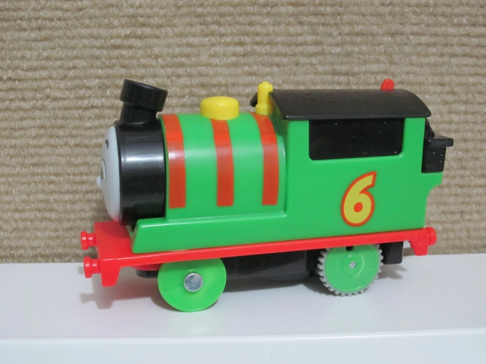 Motor de tren motorizado All Engines Go Thomas & Friends Track Master Percy 2021  Foto 3 de 4