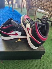 Nike Air Jordan 1 mid kids size 7 boys black, noble red, and white