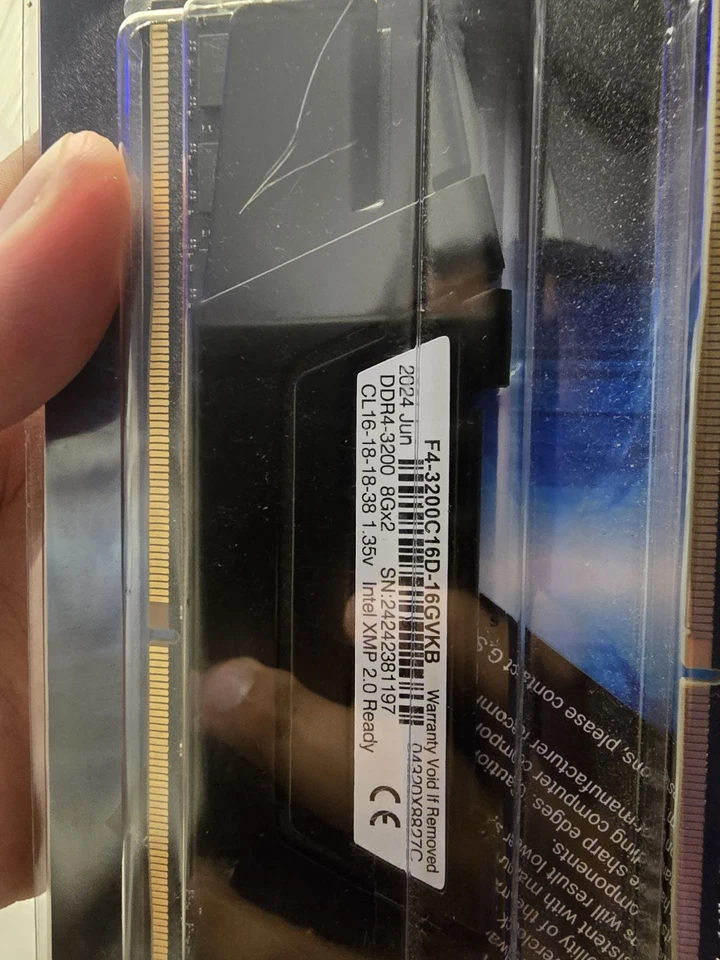 G.SKILL Ripjaws V Series 16GB 288-Pin SDRAM DDR4 3200 (PC4 25600) Desktop Memory - Image 2 of 4