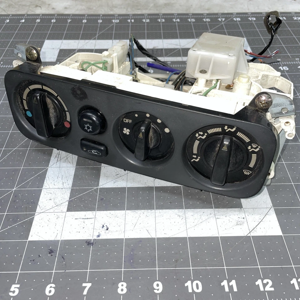 1999 2004 Mitsubishi Montero Sport OEM Climate Control AC Heat Defrost - Image 2 of 4