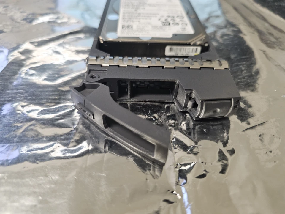 900GB NetApp Seagate ST900MM0018, 10K RPM 12Gb/s 2.5" SAS Hard Drive FRU 00V7529 - Image 3 of 4