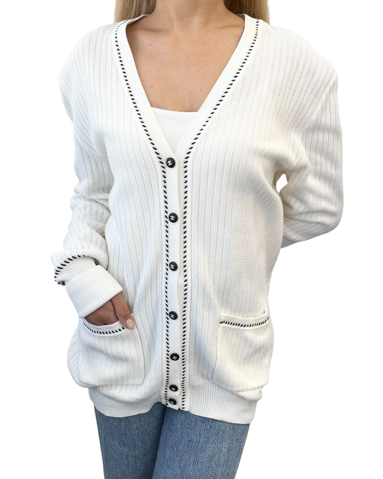 Maglione cardigan CHANEL vintage 96P logo CC #42 bottoni bianco nero cotone