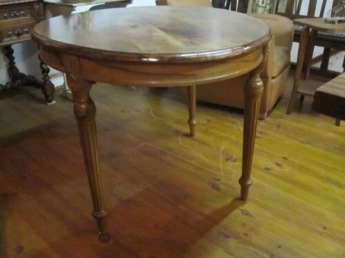 Table du XIXe siècle Louis XVI en noyer