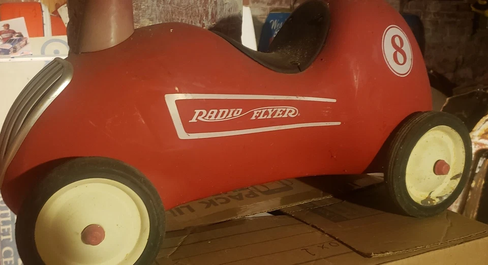 Coche de carreras vintage Radio Flyer Metal Little Red Roadster Push #8 niños paseo en juguete Foto 3 de 4