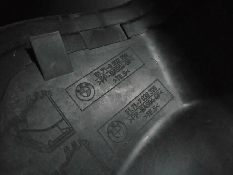 Mampara cortafuegos debajo del capó BMW 325i 01-02  Foto 3 de 4