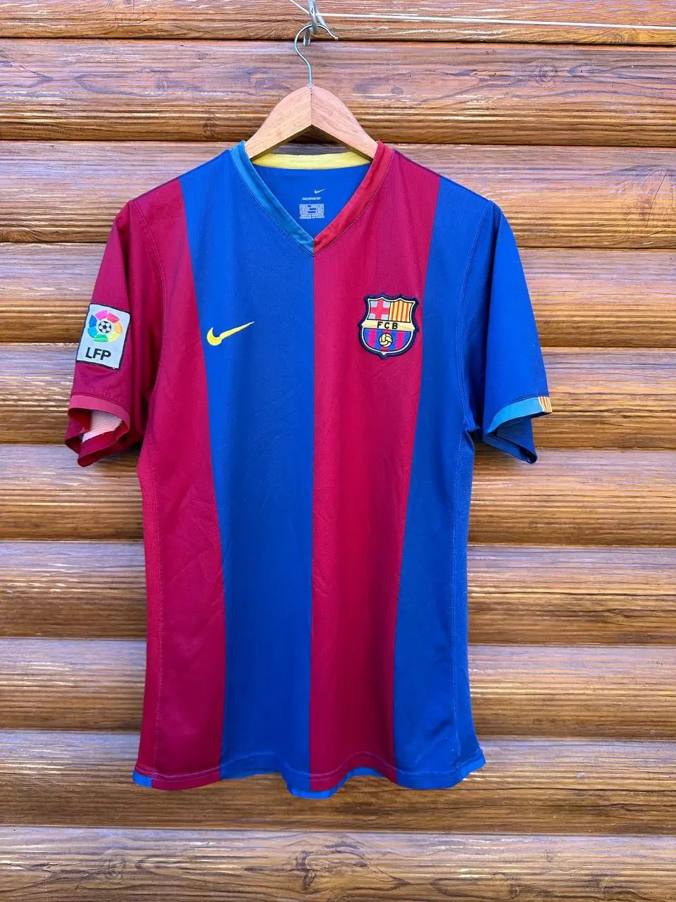 VINTAGE BARCELONA NIKE FOOTBALL HOME JERSEY
