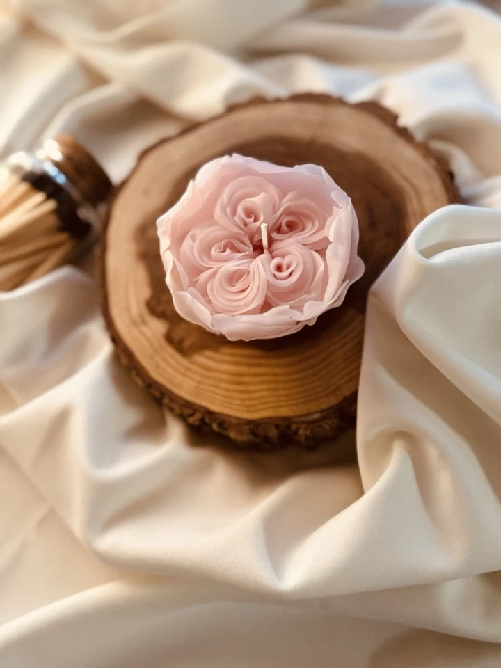 Juliet Rose Candle – Handmade Beeswax Floral Decoration & Unique Gift - Image 3 of 4