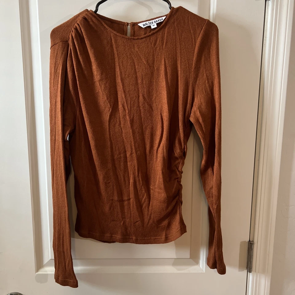 Top acanalado liso Walter Baker Gavie talla M precio de venta sugerido por el fabricante 138 USD  Foto 2 de 4