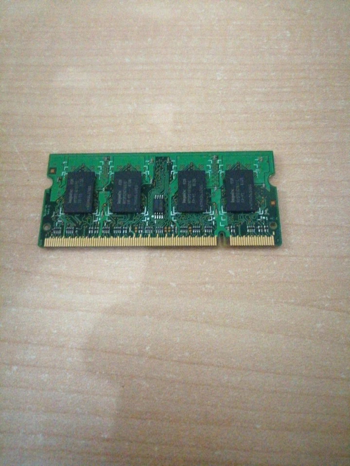 1 GB RAM DDR2 SODIMM 200-pin 667 MHz HYNIX  2Rx16 PC2-5300S HYMP112S64CP6-Y5 AR - Immagine 2 di 2