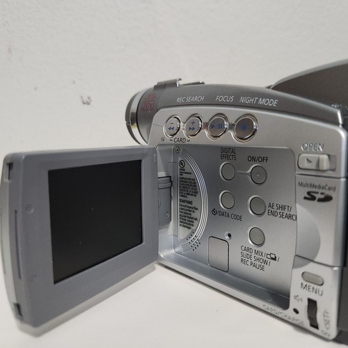 Canon NTSC ZR85 Mini DV Digital Video Camcorder 400x Digital Zoom with Battery - Picture 5 of 6