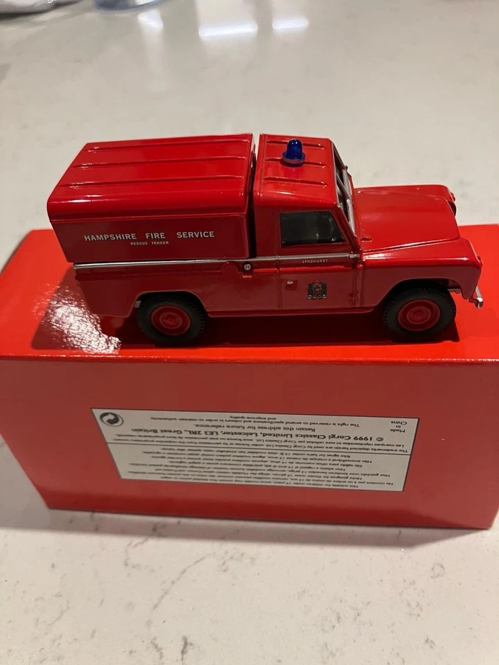 Corgi 07410 Land Rover Hampshire Fire Service Boxed, good condition - Image 2 of 3
