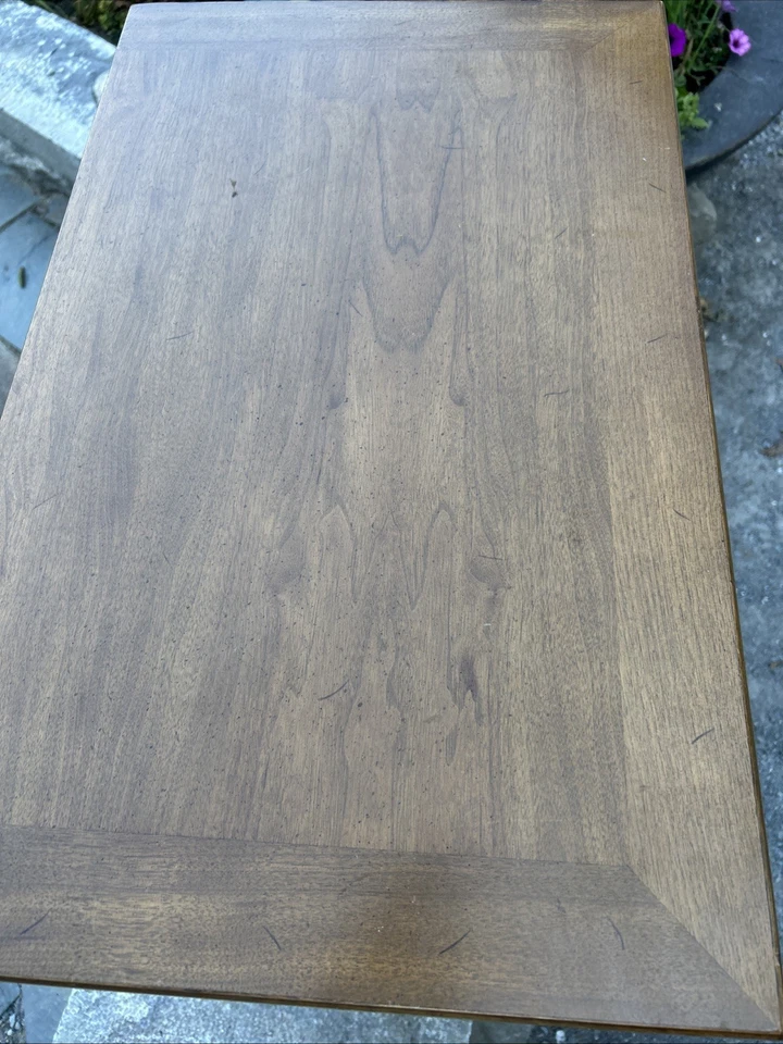 Mesita de noche vintage MCM de madera maciza y chapa 26x24x16 excelente estado Foto 2 de 4