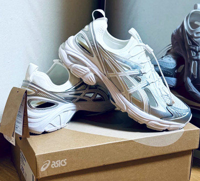 アルシア　 Balenciaga 3XL Gradient Sneakers | Silver | FARFETCH