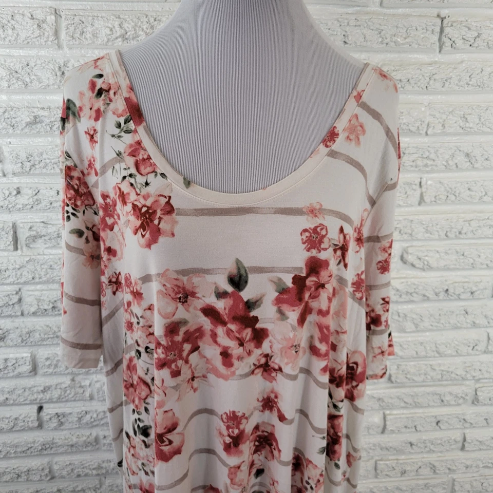 Maurices 24 7 Womens Top 2X Plus Tee Short Sleeve Red Pink Floral Comfy Casual - Image 3 of 4