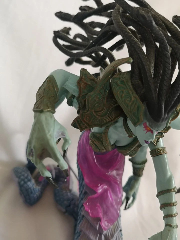 Figura Coleccionista de Lujo Dama Vashj World of Warcraft RARA de DC Comics Foto 4 de 4