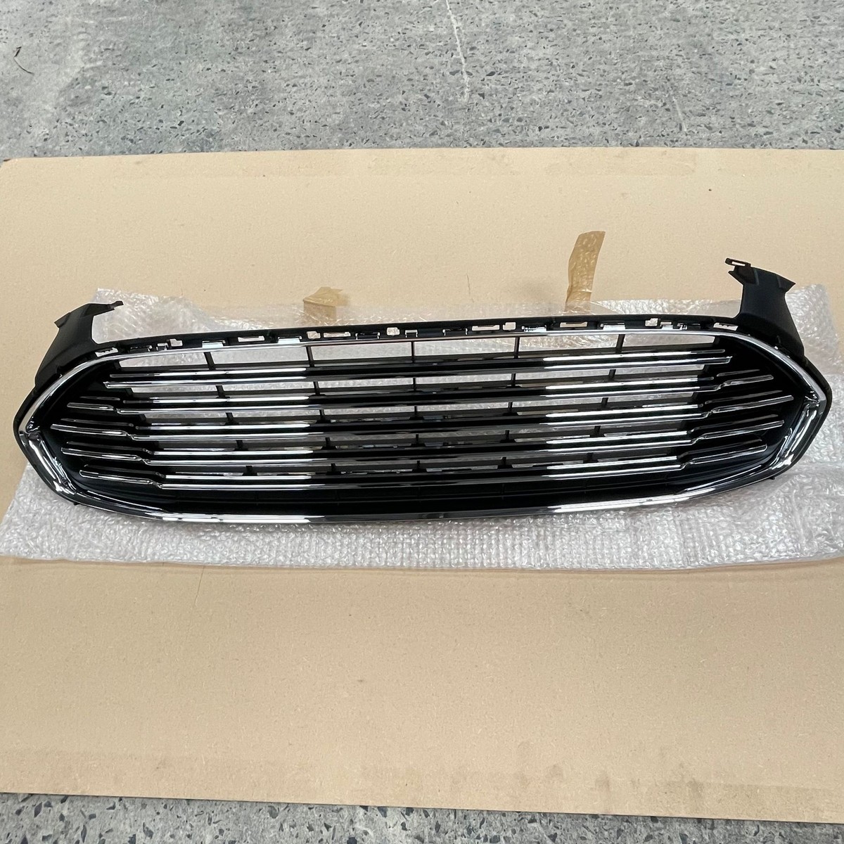 Ford Mondeo MK5 2014+ Radiator Front Insert Grille Black Chrome 