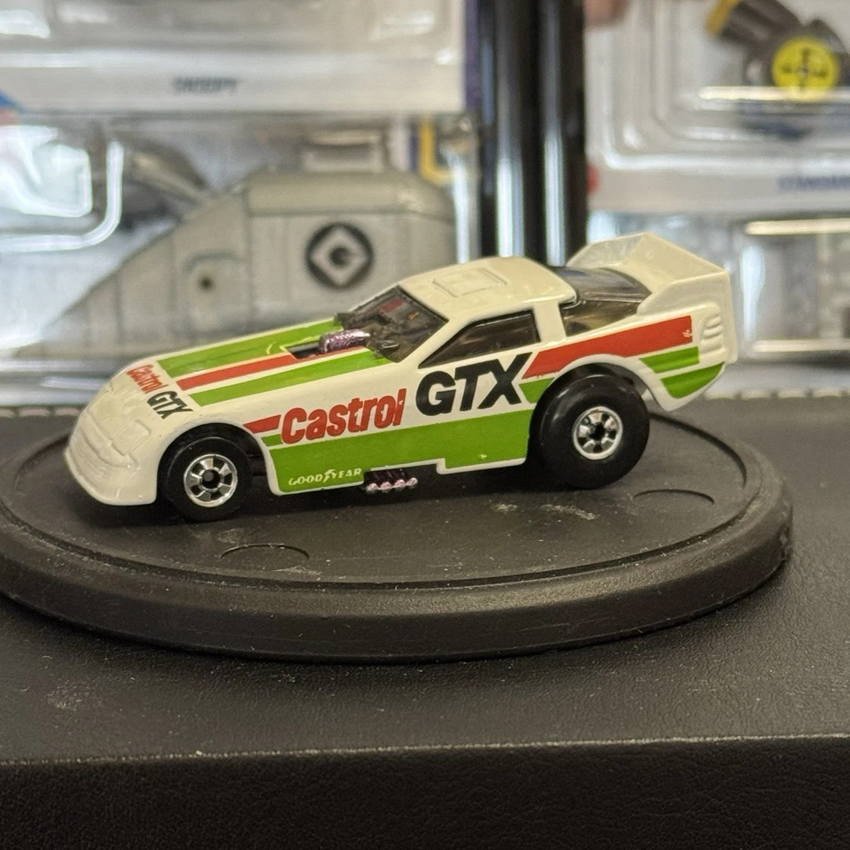 1977 HOT WHEELS БЕЛЫЙ ДРАГСТЕР CASTROL GTX СМЕШНОЙ АВТОМОБИЛЬ 1:64 - Изображение 3 из 4
