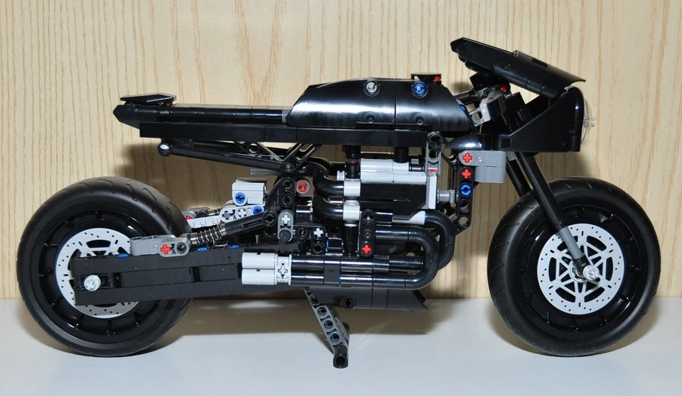 LEGO Technic 42155 The Batman - Batcycle, foto 3 di 5