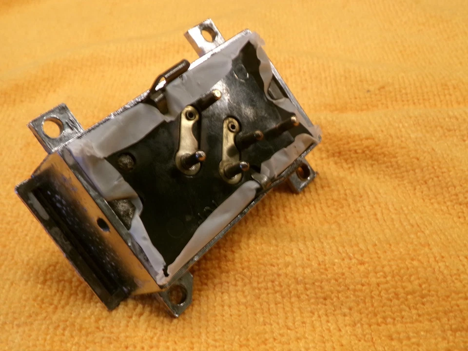 1961 1966 Buick Cadillac Oldsmobile Electra 4 Way Power Seat Switch 62 64 - Imagem 2 de 4