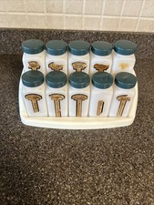 VINTAGE GRIFFITHS MLECZNE SZKLANE SŁOIKI NA PRZYPRAWY ZESTAW 10 W / biały stojak i zielone czapki