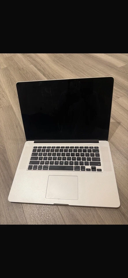 Apple MacBook Pro 15" 2015 · i7 · 16GB · 1TB, photo 1 of 5