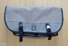 Near Mint Chrome Industries Messenger Bag 24L Transport Citizen Large Seat Belt
