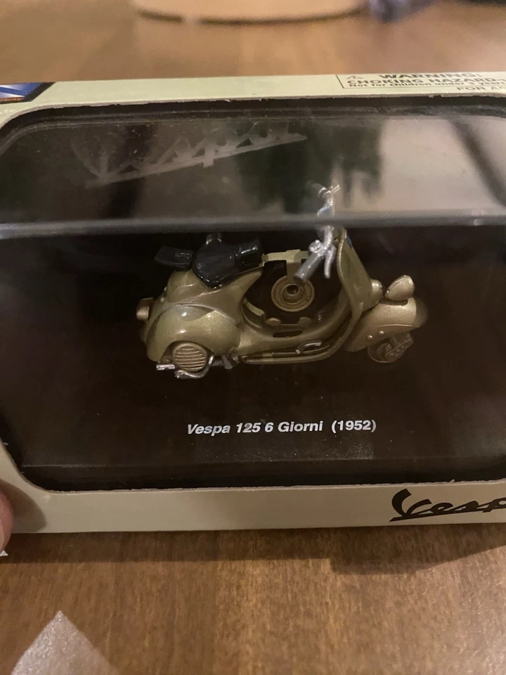 New Ray 1:32 Diecast Piaggio VESPA 125 6 Giorni (1952 ) - New In Box - Image 2 of 4