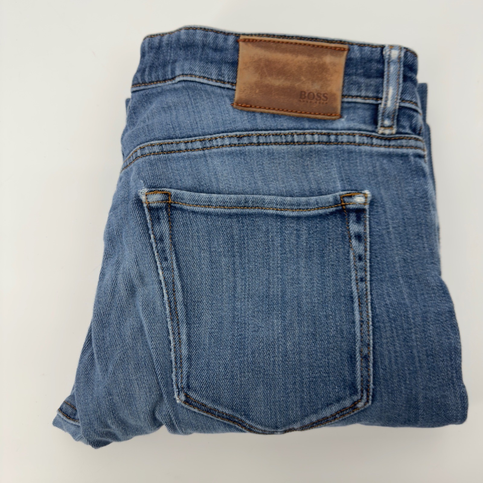 BOSS Hugo Boss Maine Mens 33x32 * Distressed Blue Stretch Denim Straight Jeans