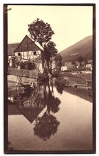 Fotografie Hoppecke, Diemel Fluß mit Blick in den Ort, Fachwerkhaus 