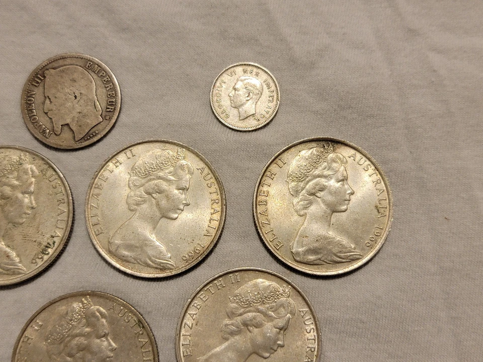 80% silver coin lot Australia 1966 50 cents South Africa 3 Pence France - Image 2 of 4