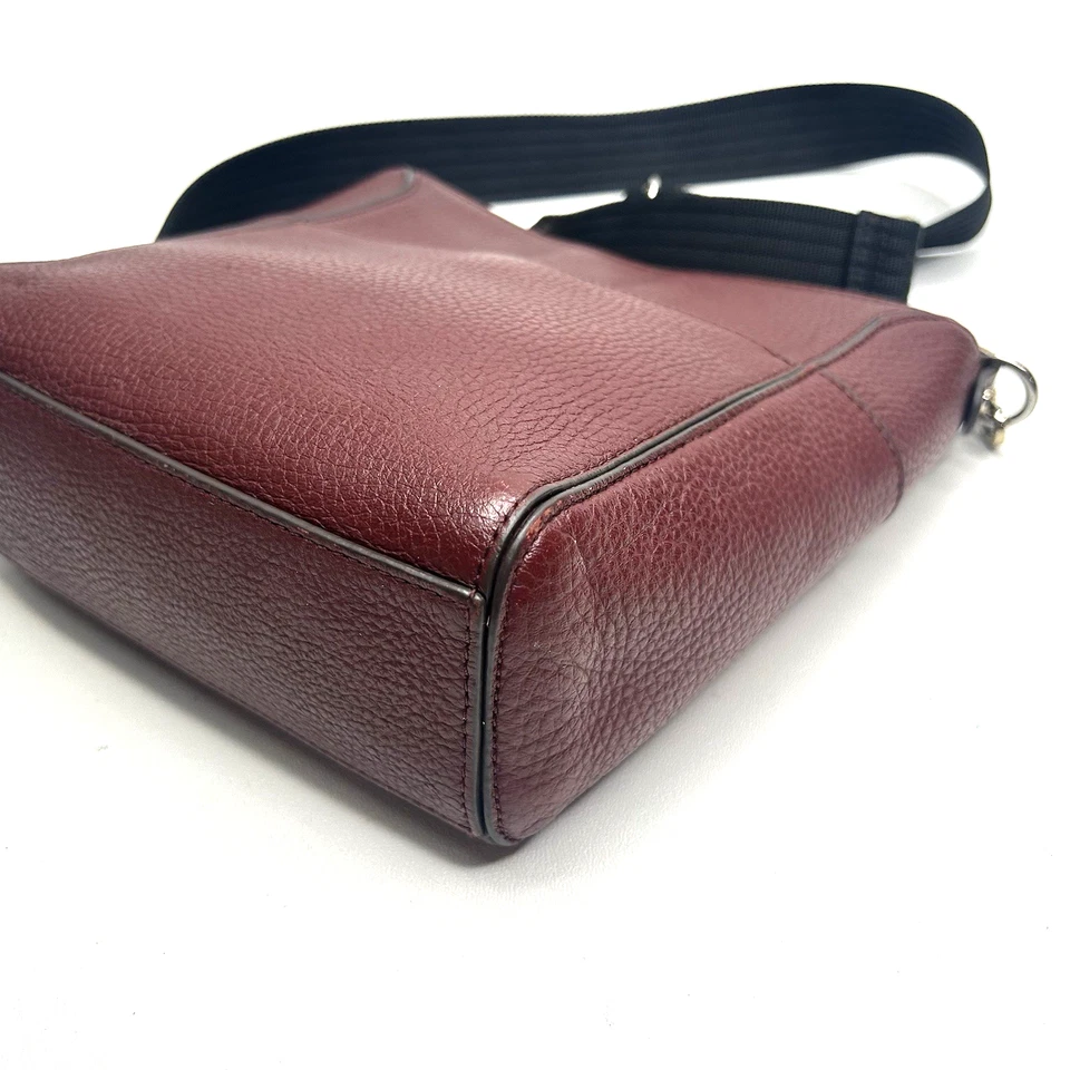 Bolso Bandolera Pequeño de Cuero Caoba TREASURE BOND Foto 3 de 4