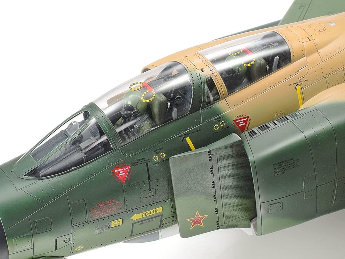 Tamiya Mcdonnell F-4 C/D Phantom II 1/32 Scale Airplane Kit