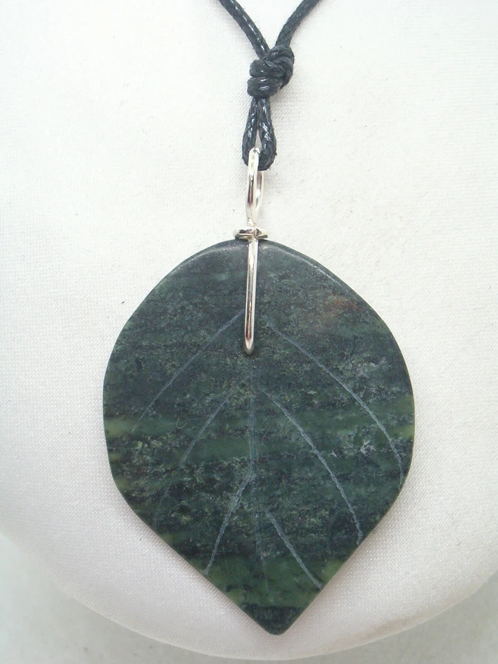 Ciondolo in ARGENTO 925 con foglia di GIADA verde naturale -pendente pietra dura - Immagine 2 di 4