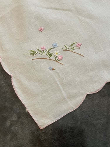 Vintage Small Tablecloth Embroidered Flower People Country Farmhouse Decor - Picture 4 of 5