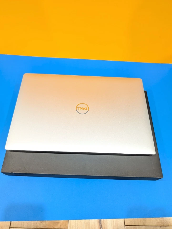 Dell XPS 9560 15.6" FHD i7-7700HQ 32GB 1TB SSD GTX 1050 Win 11 Pro (No táctil) Foto 2 de 3