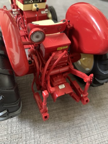 IH FARMALL 340 NF TRACTOR W/TWO ROW PLANTER RED 1/16 DIECAST BY SPECCAST ZJD1933 - Picture 13 of 14