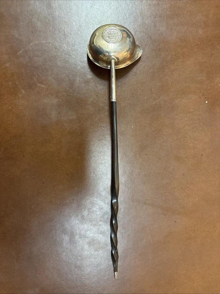 William Cooper Hot toddy ladle 纯银带硬币插入和扭曲手柄 c 1841 — 第 2/4 张图片