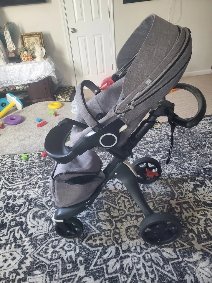 Cochecito de bebé Stokke Xplory asiento estilo moisés de diseño gris Foto 4 de 4