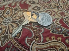 Vintage Greenbrier Cottages Resort C&O Railroad Hotel Pewter 1417 Room Key Fob 