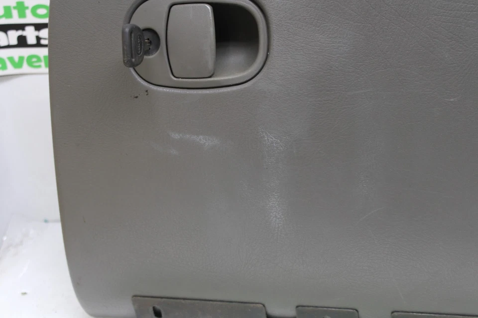 02-05 Trailblazer Envoy - Guantera gris pestillo de puerta y manija desbloqueada con llave Foto 3 de 4