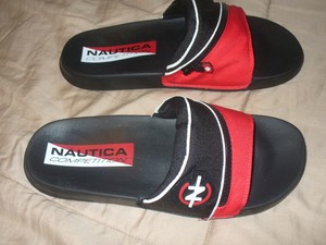 slides with zipper pocket