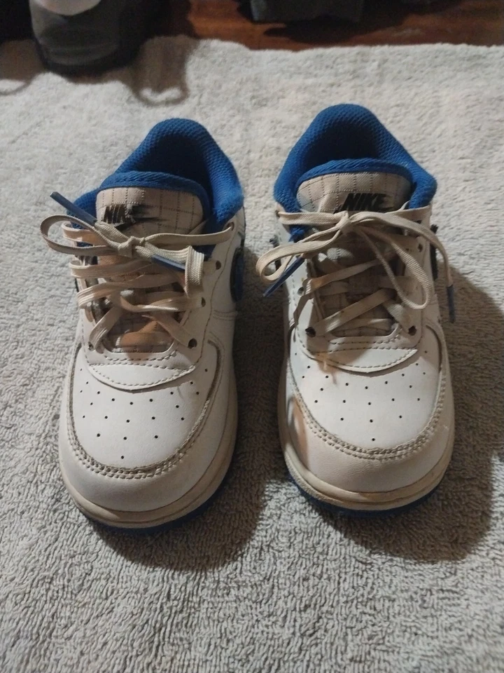 Nike Air Force 1 niño pequeño Foto 3 de 4